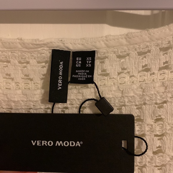 Crop Tee - Picture 4 of 4